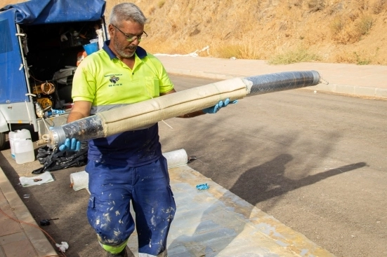Sistema de reparación de tuberías con packers flexibles